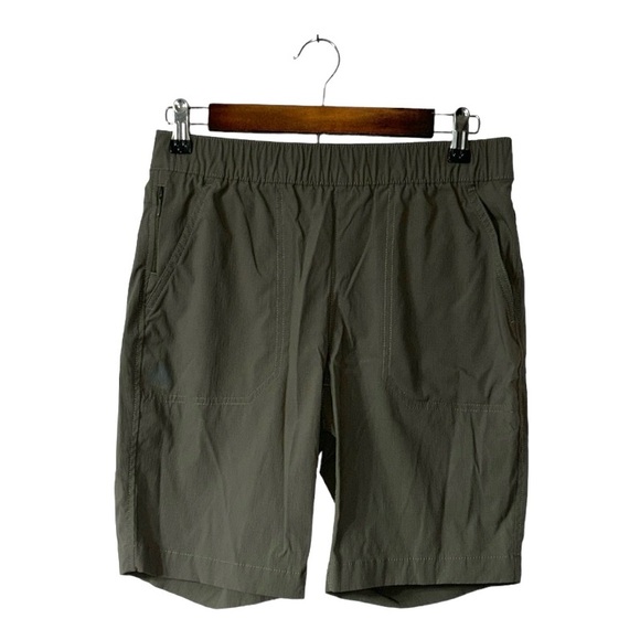 Eddie Bauer First Ascent Green Cargo Shorts Bermuda Outdoor Hiking Camping Siz 4 - Picture 1 of 5